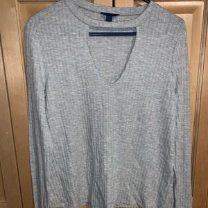 AÈROPOSTALE light grey cutout neck teeshirt